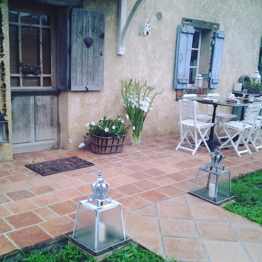 Les Hotes Des Guillemets Laglorieuse Exterior photo