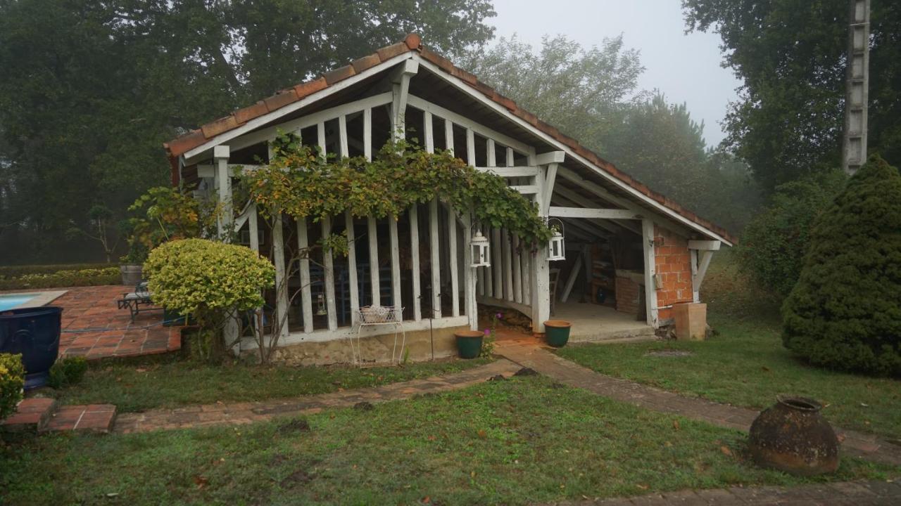 Les Hotes Des Guillemets Laglorieuse Exterior photo