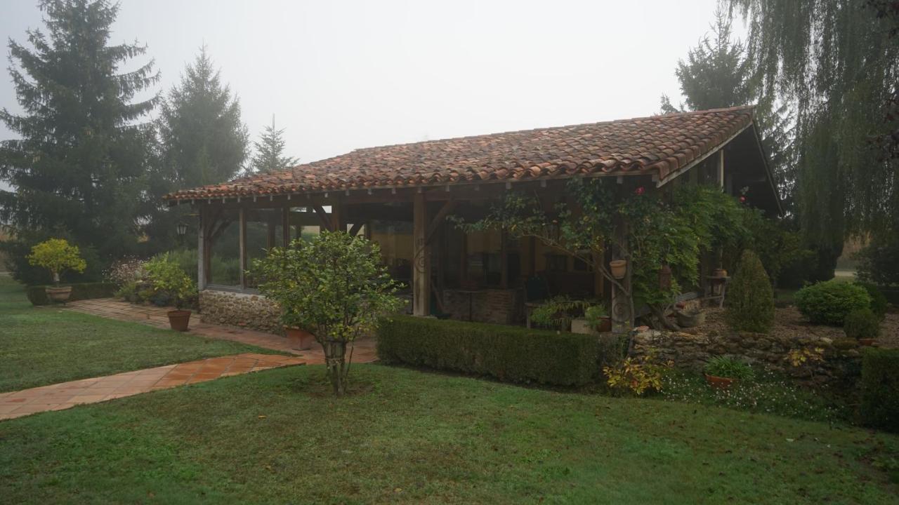 Les Hotes Des Guillemets Laglorieuse Exterior photo