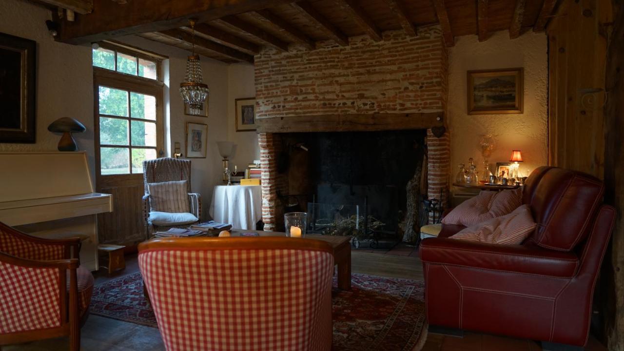 Les Hotes Des Guillemets Laglorieuse Exterior photo